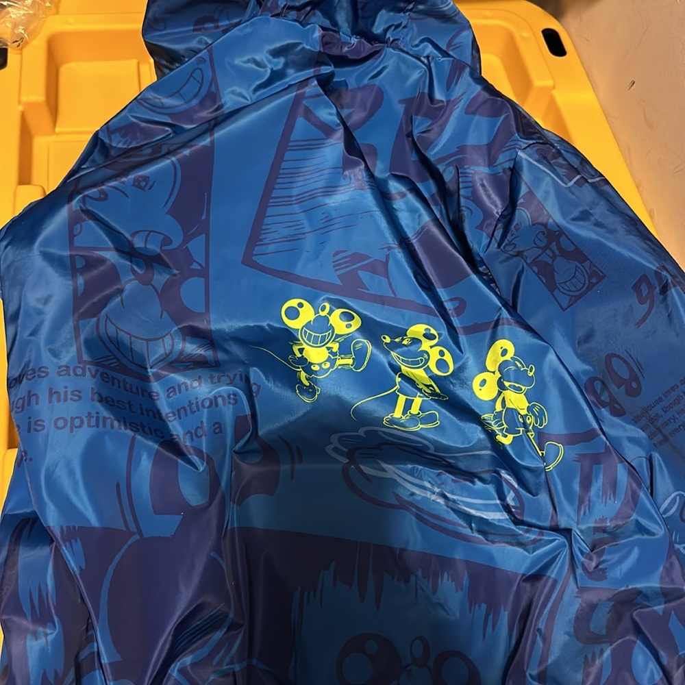 Mickey Mouse Rain Gear Set - Picture 8 of 8